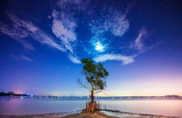 令和7年8月19日に火球？隕石？西日本（福岡、佐賀、鹿児島、宮崎）の夜空を照らす謎の閃光とは？
