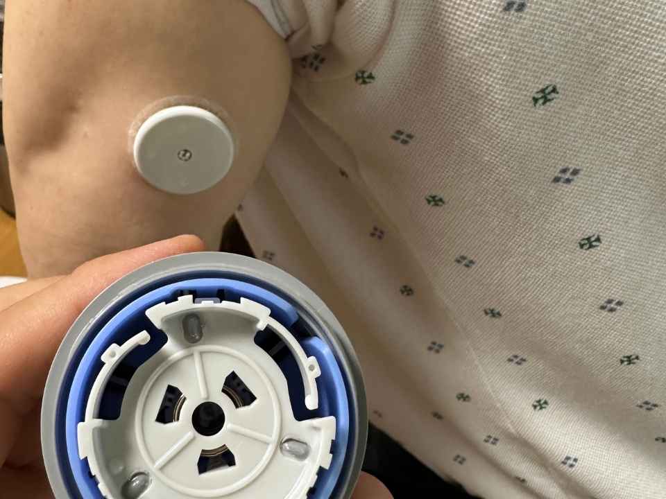 血糖値の見える化【フリースタイルリブレ2】の使い方、どこで買える?痛みはあるの?